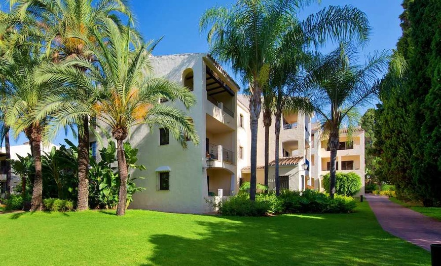 Image 48: ✈ COSTA DEL SOL | Marbella - BlueBay Banús 4*, 3 Nächte - Außenpool