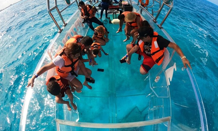 Image 2: Cancun Clear Boat Tour Nichupté & Sea + Drinks Included