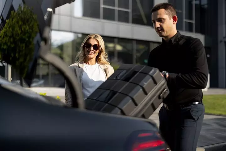 Curbside Sedan Transfer from ORD & MDW to Downtown Chicago