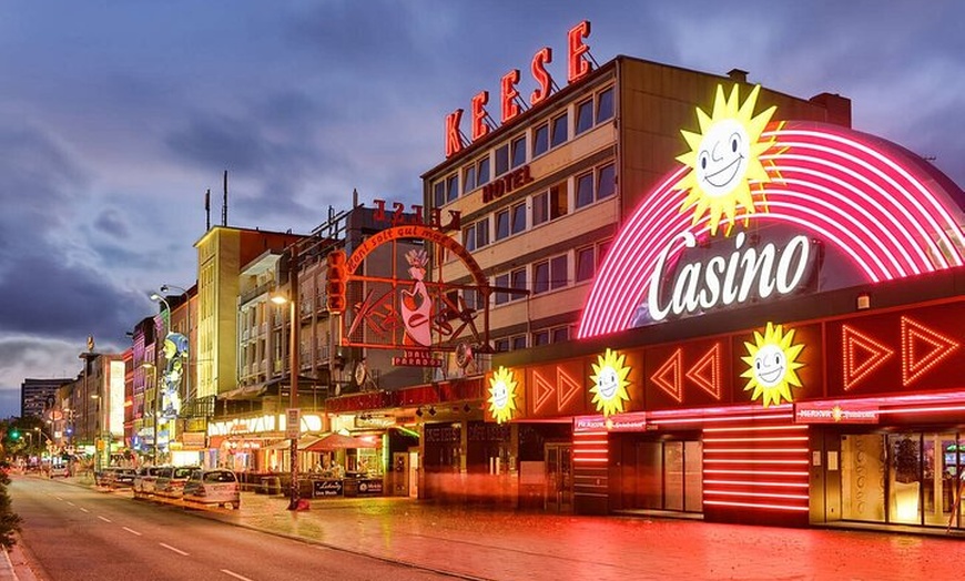 Image 3: Hamburg Private St. Pauli Rotlichtviertel Tour