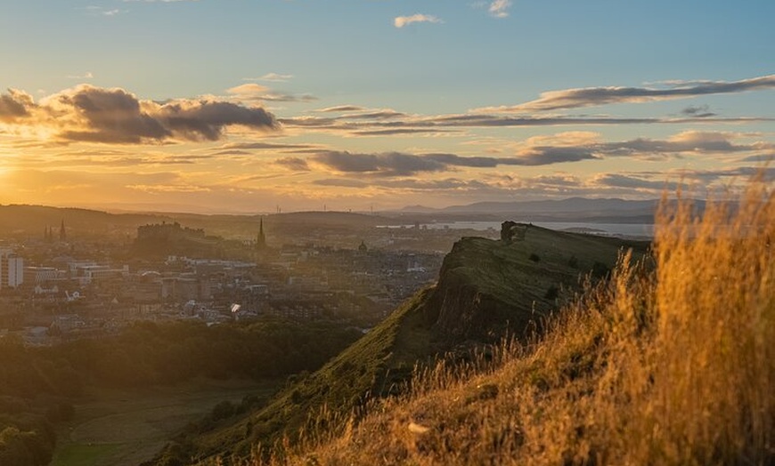 Image 6: Arthur's Seat Sunset Hike with Mountain Guide