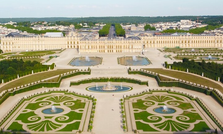 Image 2: Château de Versailles et jardins avec prise en charge à l'hôtel et ...