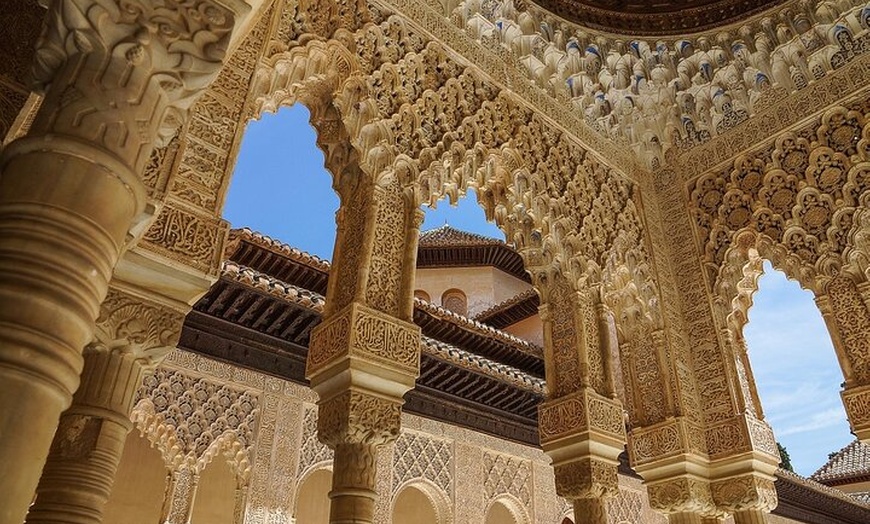 Image 2: Visita Guiada a la Alhambra con Guías Oficiales