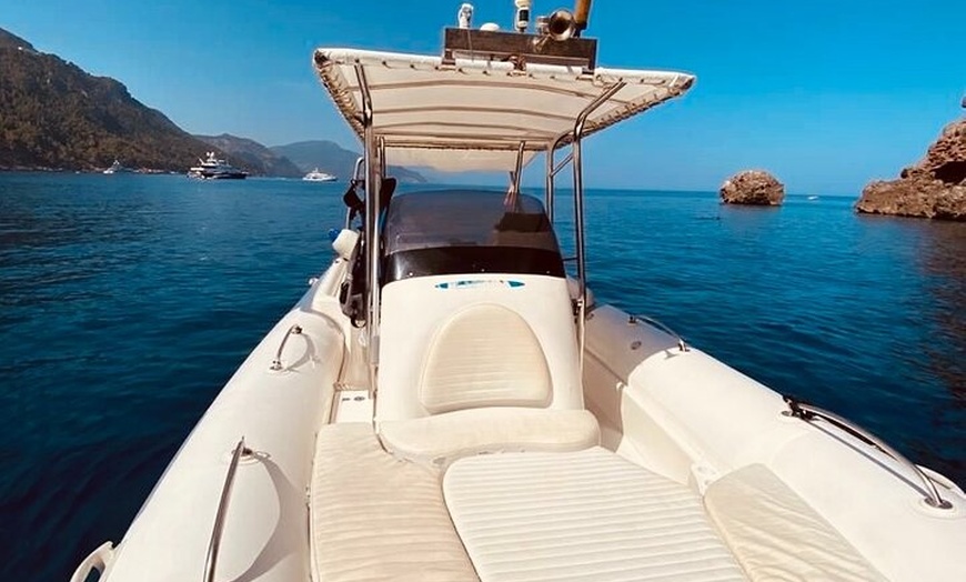 Image 3: Tour privado en barco con patrón