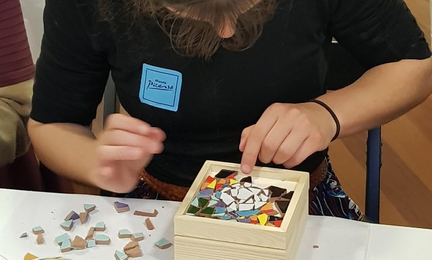 Image 10: Taller de Mosaico inspirado en Gaudí junto al Park Güell