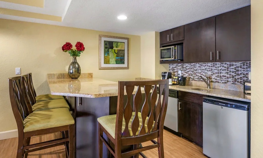 Image 10: ✈ FLORIDA | Orlando - Holiday Inn Resort Lake Buena Vista 3*, 3 nac...