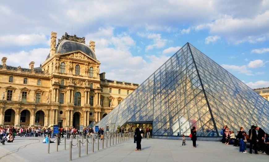 Image 5: Escorted Paris Day Trip: Eiffel Tower, Notre Dame & Lunch Cruise