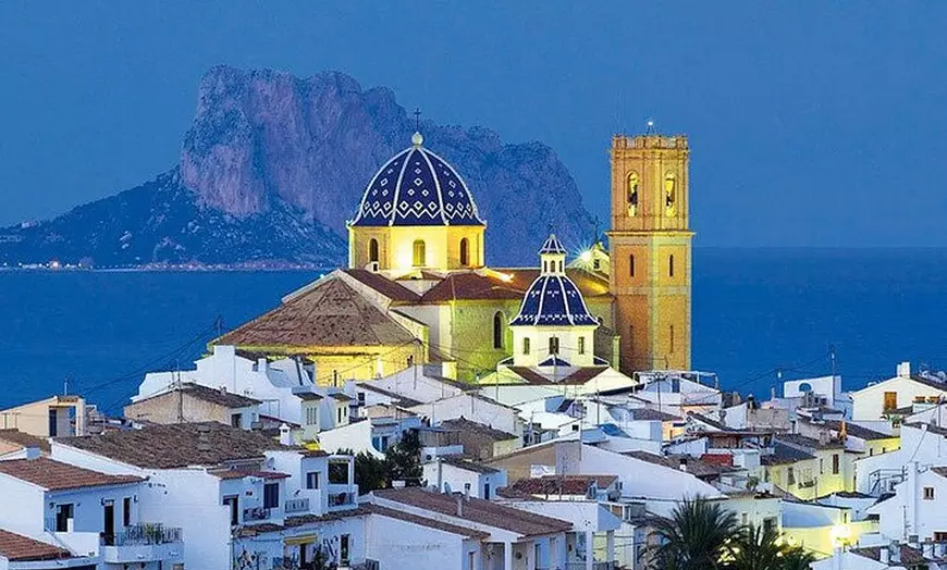 Image 2: Excursión de día completo Altea, Moraira, Javea. Paseo en barco y c...