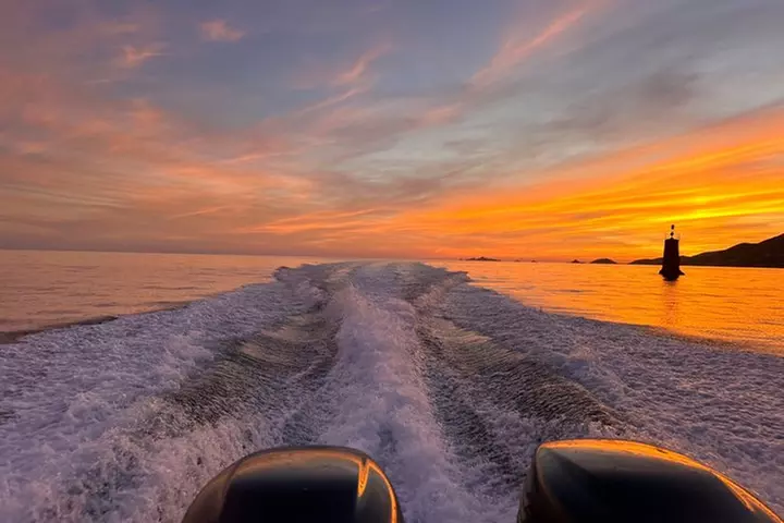 Croisière bateau au Coucher du Soleil avec Apéritif aux îles sangui...