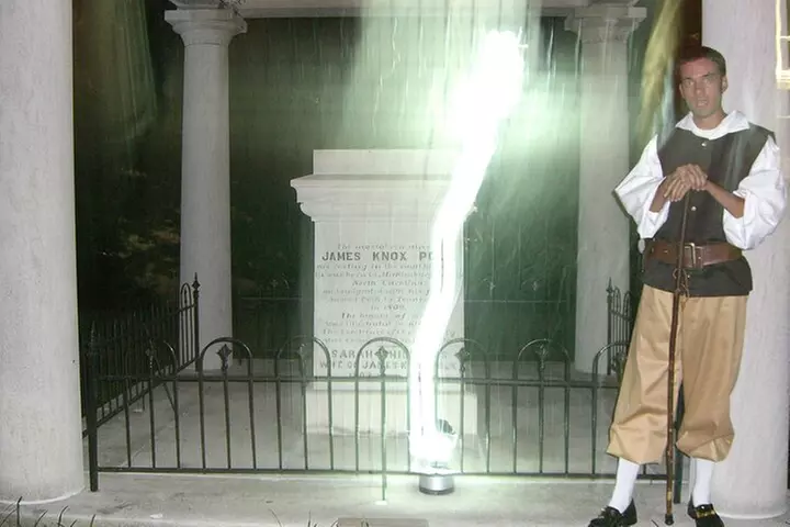 Haunted Nashville Night-Time Walking Tour with Costumed Guide