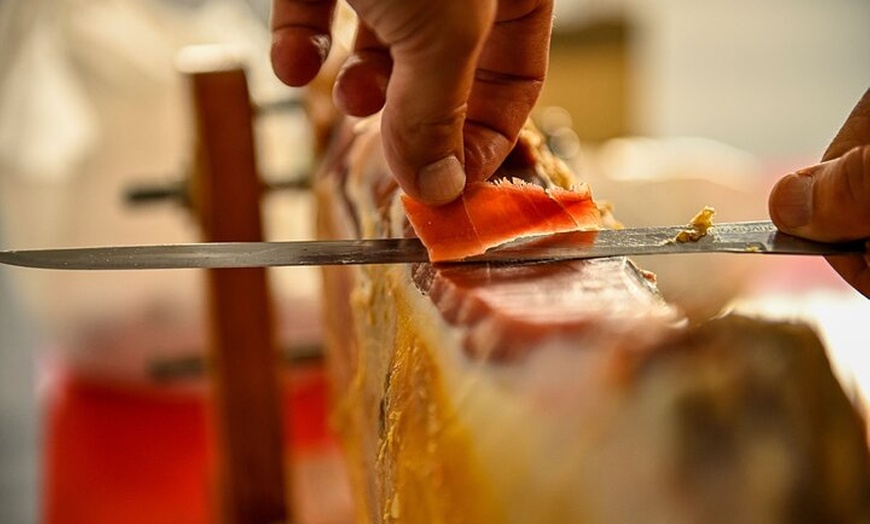 Image 8: Clase de Cocina Española de Tapas + Vino Ilimitado (6 - Platos de C...