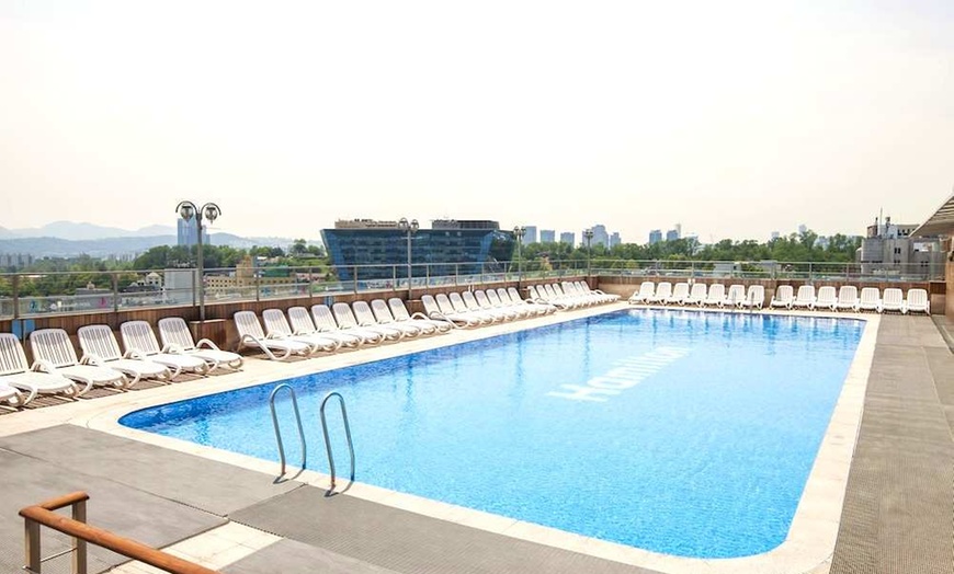 Image 2: ✈ SÜDKOREA | Seoul - Hamilton Hotel 3*, 3 Nächte - Außenpool