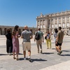 Image 11: Visita guiada al Palacio Real de Madrid para grupos pequeños con ca...