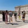 Image 11: Visita guiada al Palacio Real de Madrid para grupos pequeños con ca...