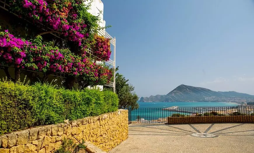 Image 7: Excursión de día completo Altea, Moraira, Javea. Paseo en barco y c...