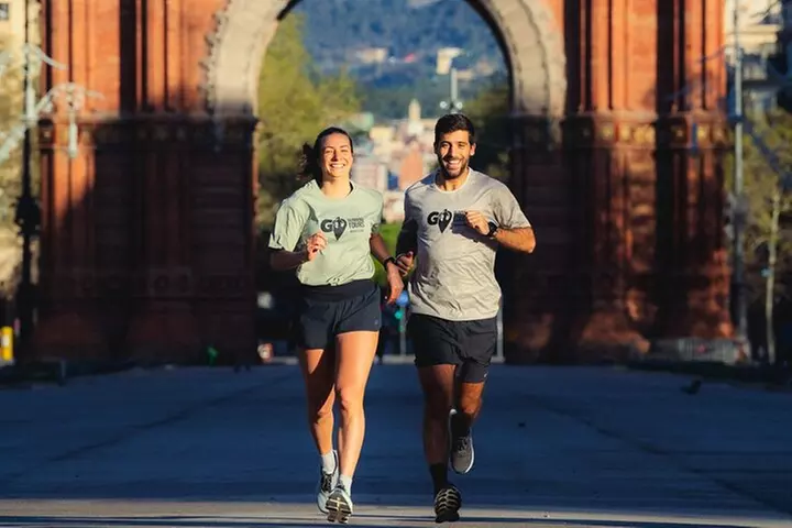 Dirige el Barcelona Gótico con un local: Tour de running en grupo 7K - Primary Image