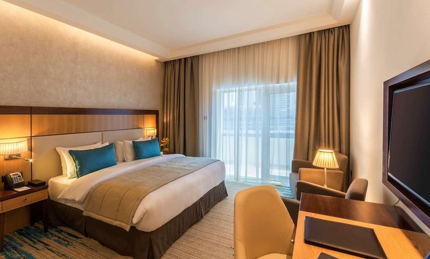 Image 4: ✈ ZJEDNOCZONE EMIRATY ARABSKIE | Dubaj - Golden Tulip Media Hotel 4...