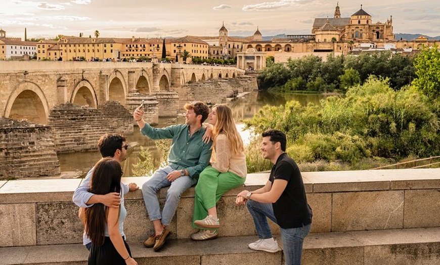 Image 1: 3 ciudades en un día: Córdoba, Pueblo Blanco y Ronda desde Sevilla
