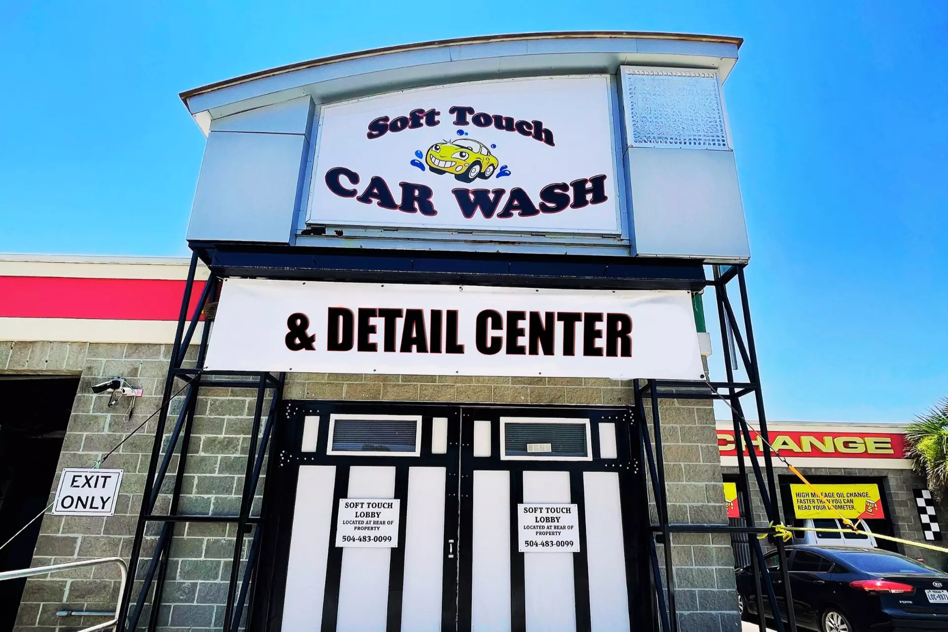 4 Grand Car Washes for $30 (Reg. $80)