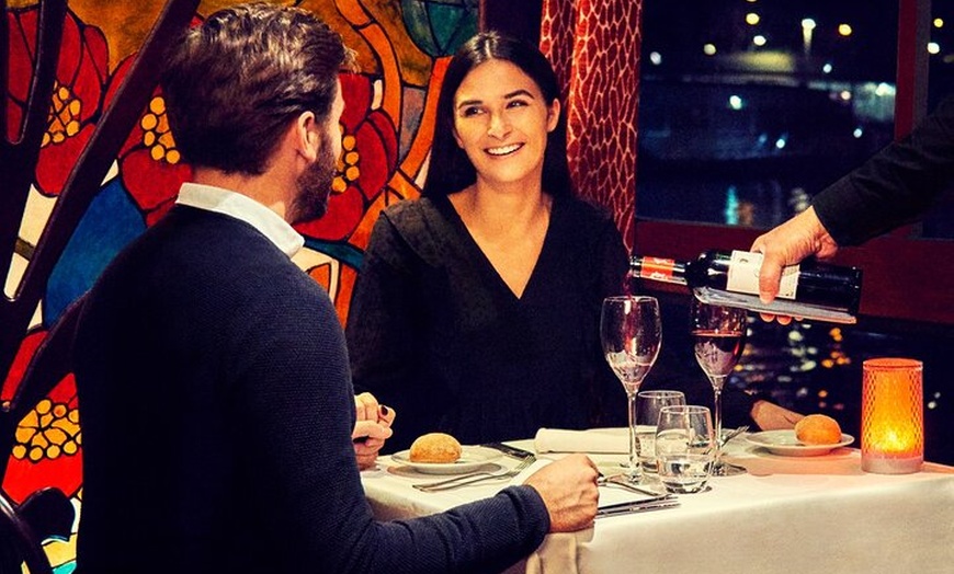 Image 19: Dîner croisière Paris Seine par Maxim's avec Champagne & Musique