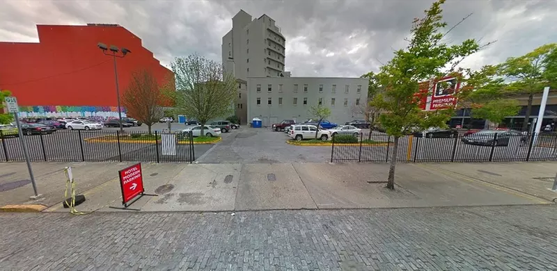 Parking at 900 St. Charles Ave. Lot - P148