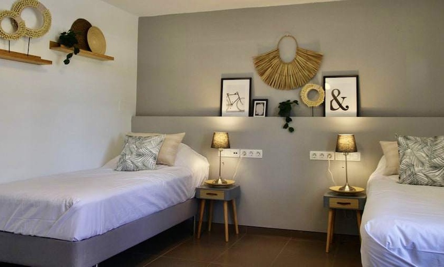 Image 3: ✈ LANZAROTE | Puerto del Carmen - Hotel Casas Heddy 3* - Rooftop sw...