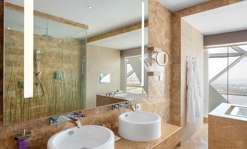 Image 10: ✈ EMIRATS ARABES UNIS | Abu Dhabi - Andaz Capital Gate Abu Dhabi av...