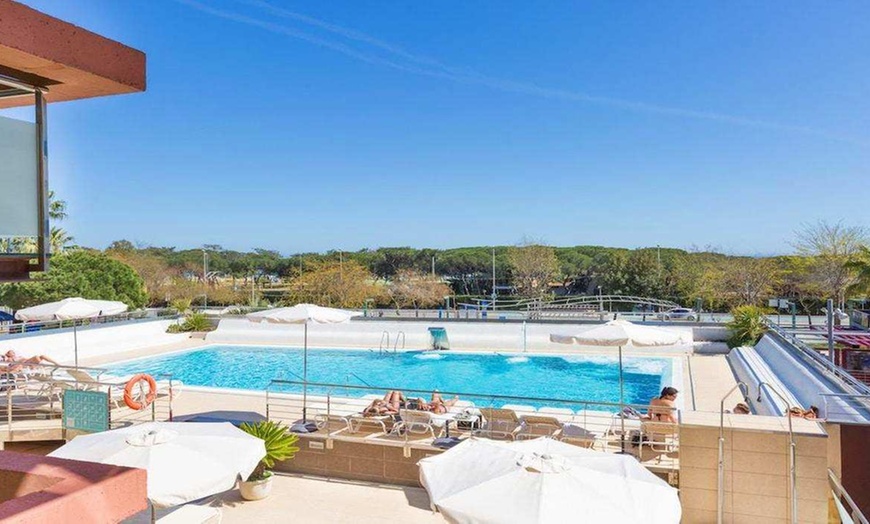 Image 2: ✈ COSTA BARCELONA | Pineda de Mar - Odissea Park Aparthotel 4*, 3 n...