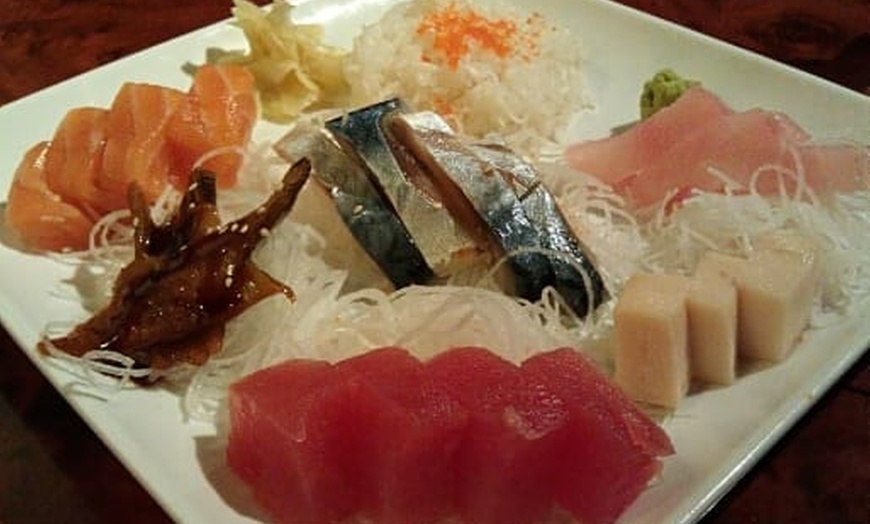 Image 6: 8% Cash Back at Asian Bistro