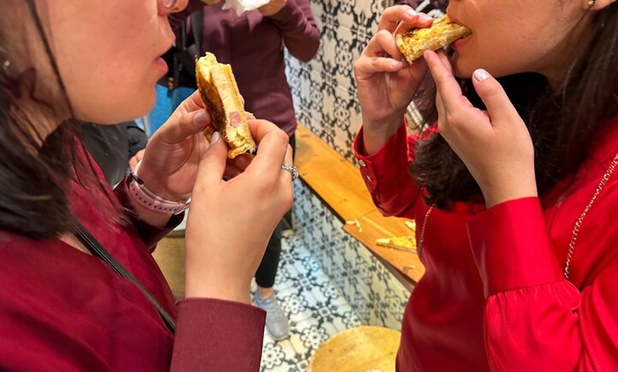 Image 6: Tour gastronómico por la ciudad de Barcelona y comida tradicional d...
