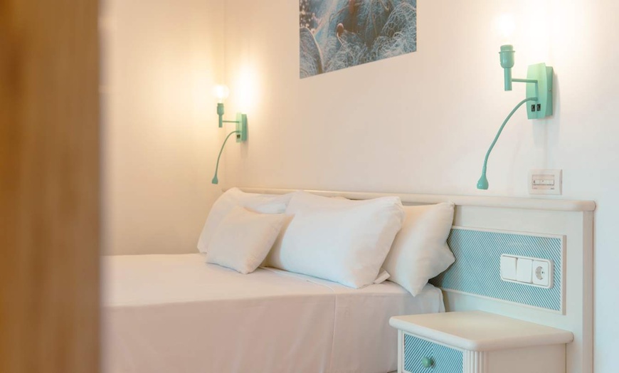 Image 4: ✈ IBIZA | Bahía de Sant Antoni - Rosamar Ibiza Hotel 3* - Appart'hôtel