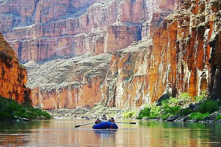 Grand Canyon Tour In Spanish with Helicopter and Boat Ride