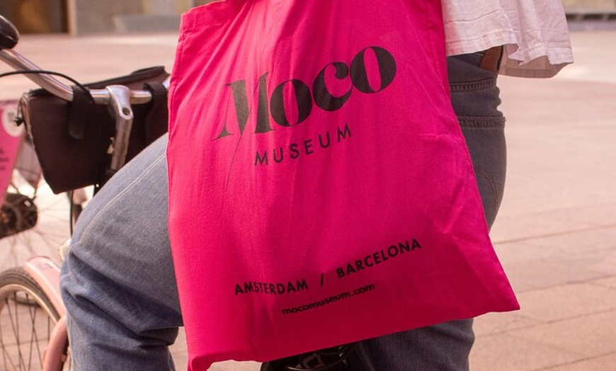 Image 4: Barcelona StreetArt Bike Tour