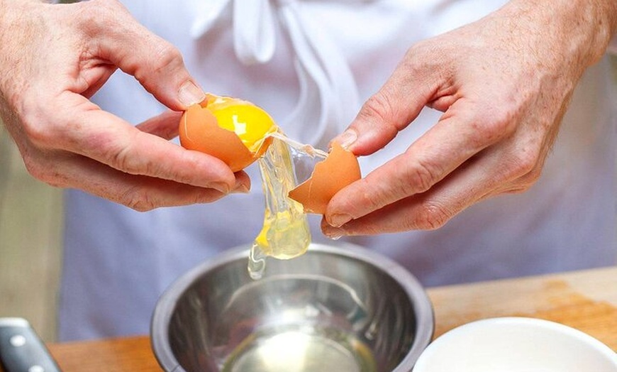 Image 5: Tour por el mercado y cocina de paella con vino en el centro de Bar...