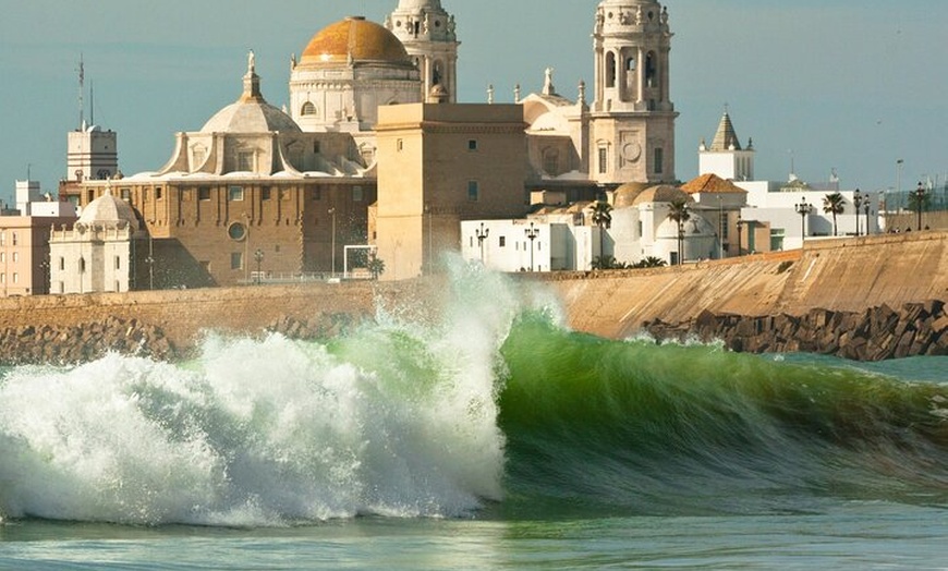 Image 3: Excursión de 10 horas a Cádiz y Jerez desde Sevilla + sesión de fot...