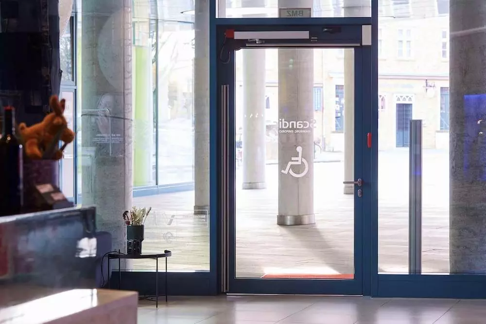 ✈ DEUTSCHLAND | Hamburg - Scandic Hamburg Emporio 4*, 2 Nächte