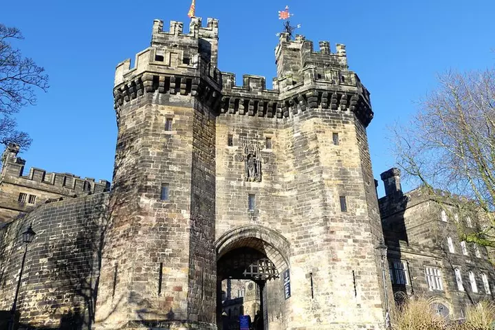 Windermere & Lake District Tour from Manchester Including Cruise