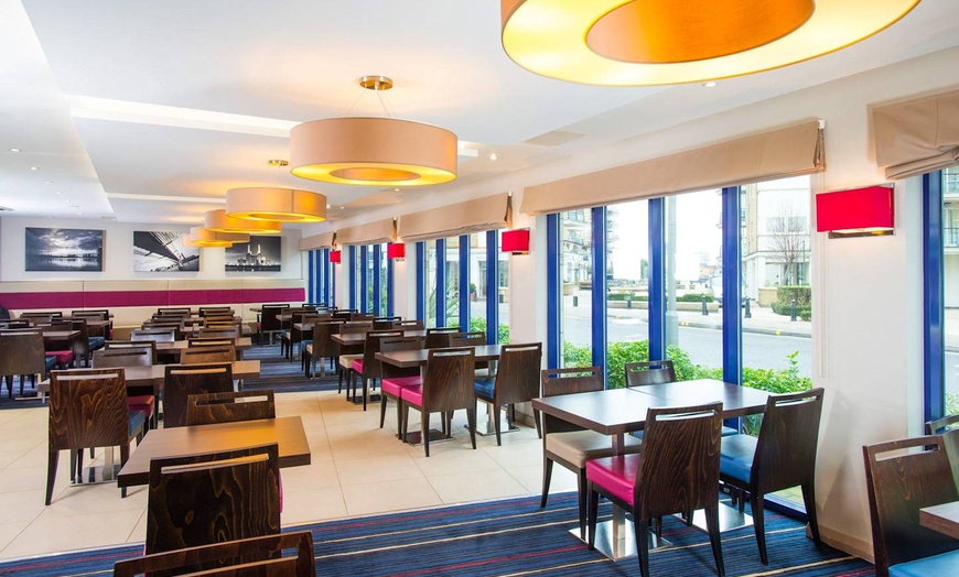 Image 7: ✈ WIELKA BRYTANIA | Londyn - Holiday Inn Express London - Wandswort...