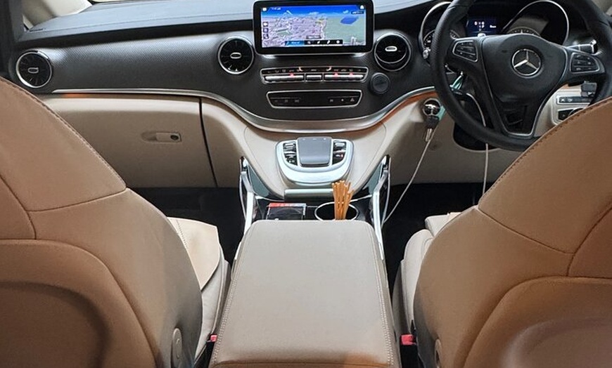 Image 6: London Private Tour with Exclusive Car and Options