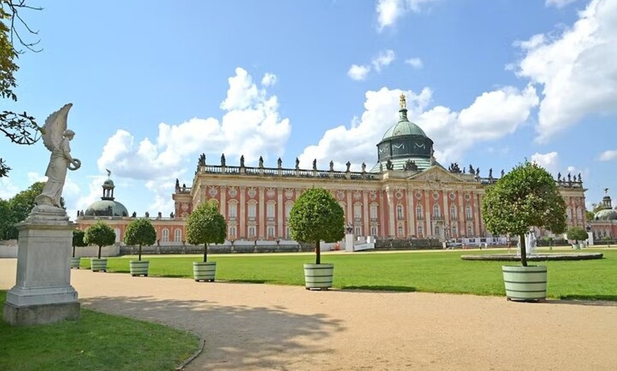 Image 13: Potsdamer Rundgang mit Schlosseingang