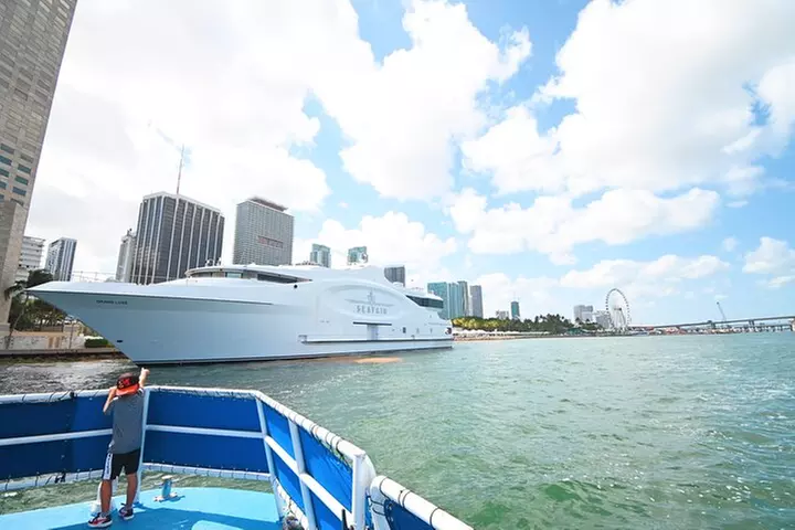 Miami and Bayside 90 min Cruise of Celebrity Islands