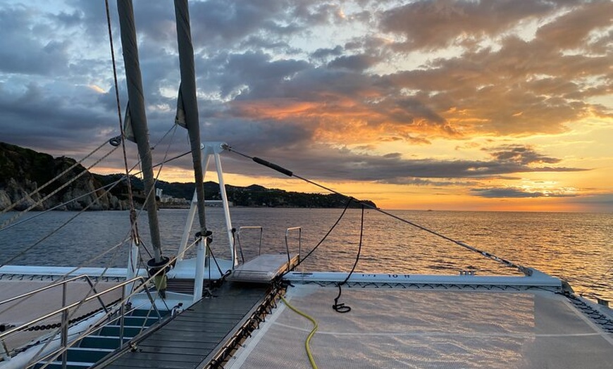 Image 10: Puesta de Sol desde LLoret de Mar con Dj y bebidas