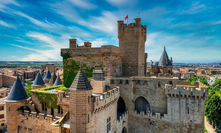 Image 3: Entrada al Palacio Real de Olite
