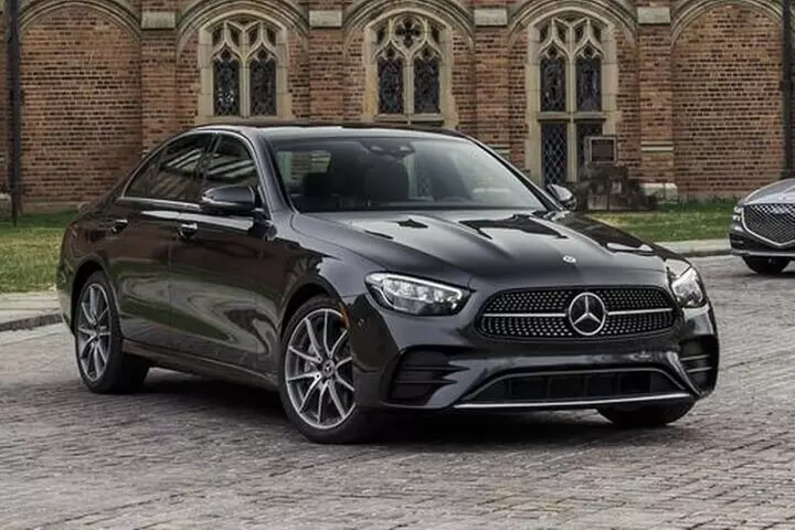 Departure Private Transfer Vancouver to YVR Airport or Cruise Port- Business Car - Primary Image