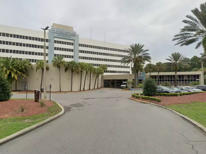 Parking at DoubleTree JAX Airport Lot