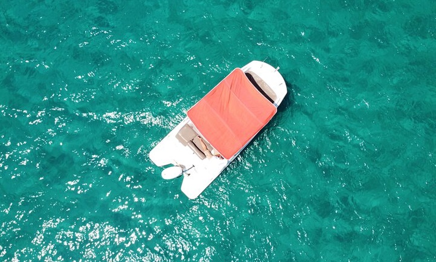 Image 7: Explora Ibiza en Barco sin Licencia. Navega a Tu Ritmo