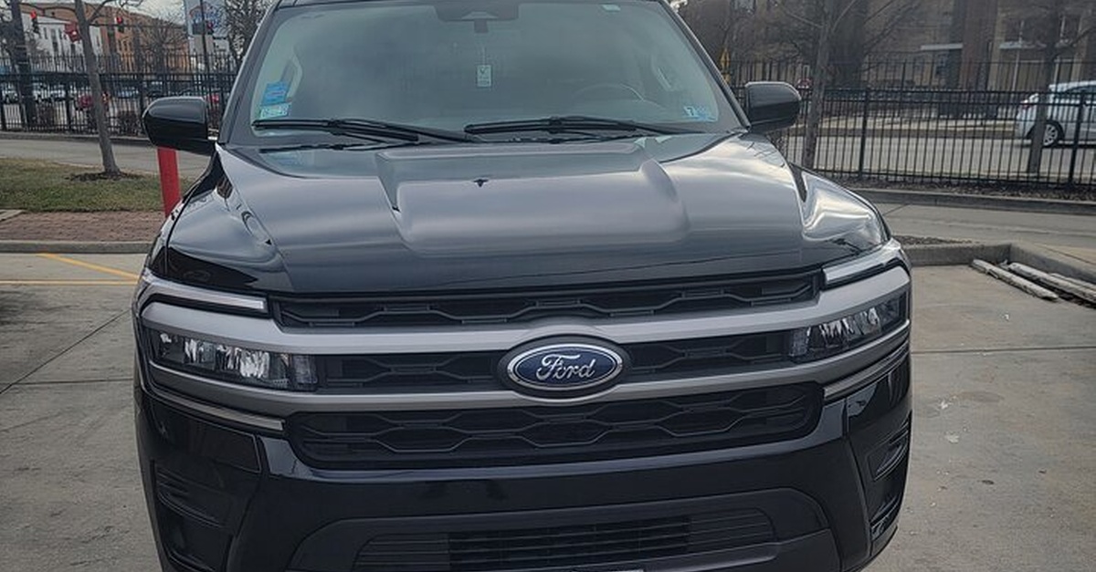 Seamless Chicago Airport Transfers with Deenil Experiences