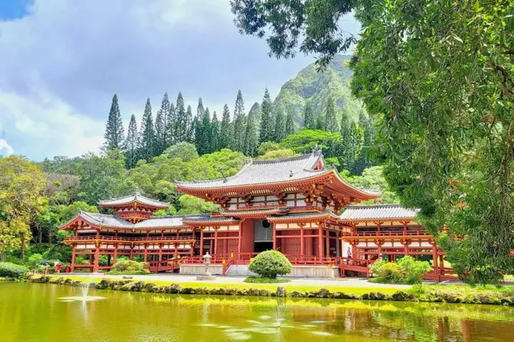 Oahu Private Tour with Mercedes Sprinter & New Luxury Vehicles