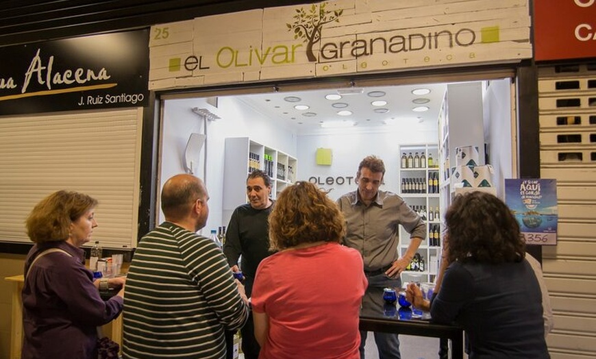 Image 5: Cata Privada de Aceite de Oliva y Tapas en el Mercado de Granada