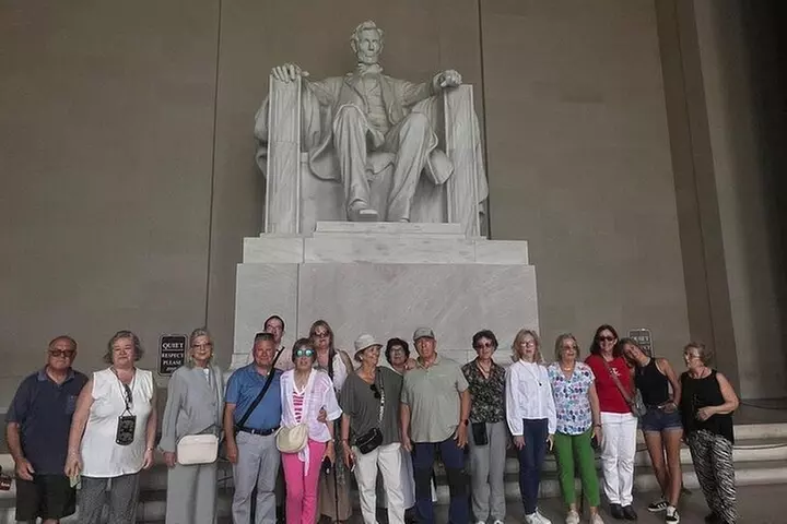 Small Group Monuments Tour with Changing of the Guard